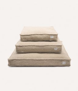 Beige Sheepskin Dog Bed, Cuadra