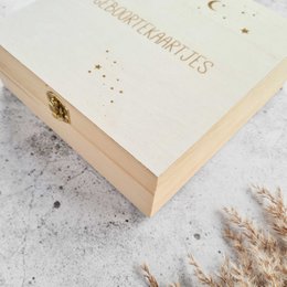 Anuncios de nacimiento - Universo de caja de almacenamiento