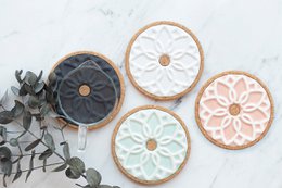  Round trivet with floral pattern, cork rim, available in blue, green, pink, black, white colors.