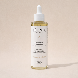  Pure white tea oil in a 50ml cabin size bottle. Lightweight, nourishing face oil with white tea extract to hydrate and soothe skin.