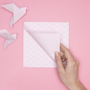 Origami paper for modern DIY decoration - two-sided craft paper with pink circles and net pattern, 25 sheets, 15cm - recycled paper