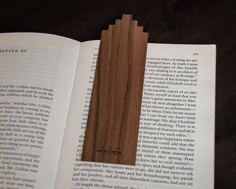 Houten Grachtenhuis Boekenlegger voor Boekenliefhebbers