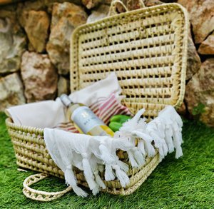 Medium briefcase made with natural palm fibers