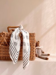  "Latte beige striped scarf, lightweight cotton, 50cm child size, neutral geometric pattern, versatile accessory"