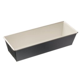 A rectangular black cake mold with a white interior, suitable for baking cakes up to 30 cm in size. The mold is part of the Back Trend line by Dr. Oetker, a well-known baking brand.