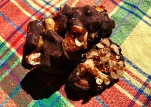 Semi-chocolate peanut nougat called "pistachio sik"