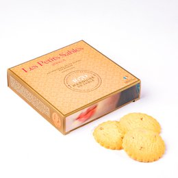 Apricot nugget shortbread cookies in a 100g cardboard box. Buttery, crumbly shortbread cookies with a sweet apricot flavor.
