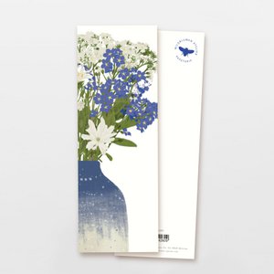 Boekenleggervaas met blauwe en witte bloemen, 5 x 14,7 cm