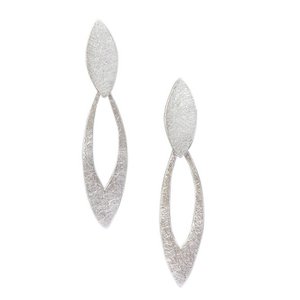 Silver ear studs E 957