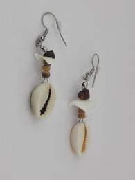 %2366 OW Cowrie shell earrings