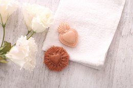  Set of 5 handmade ex-voto soaps in various shapes and colors, including round and heart-shaped, made from natural ingredients.