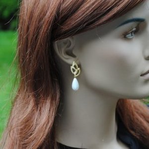 Earrings with flower and shell pearl earrings