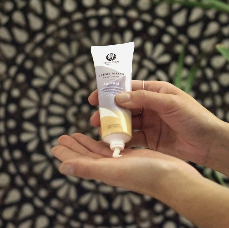 Kräuterglätte-Handcreme – Kamelie, Gurke und Sheabutter