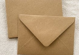 5 brown kraft envelopes, suitable for various correspondence and mailing needs.