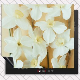  White daffodil flowers yellow centers floral pattern induction protector placemat