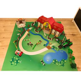 Legemåtte - Stort landskab med vandløb 110cm x 110cm