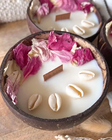 Coconut candle & peony petals Monoï Rosé scent