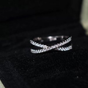 Oogverblindend kruis Moissanite -ringen