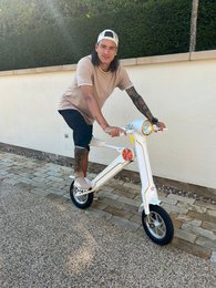 Der offizielle exklusive Cruzaa E-Scooter Racing White