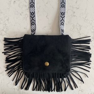 Boho Fransentasche schwarz und weiß