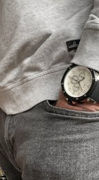 Finestra Ancora stainless steel chronograph watch with 10 ATM water resistance, featuring a round dial with chronograph subdials and a leather strap.