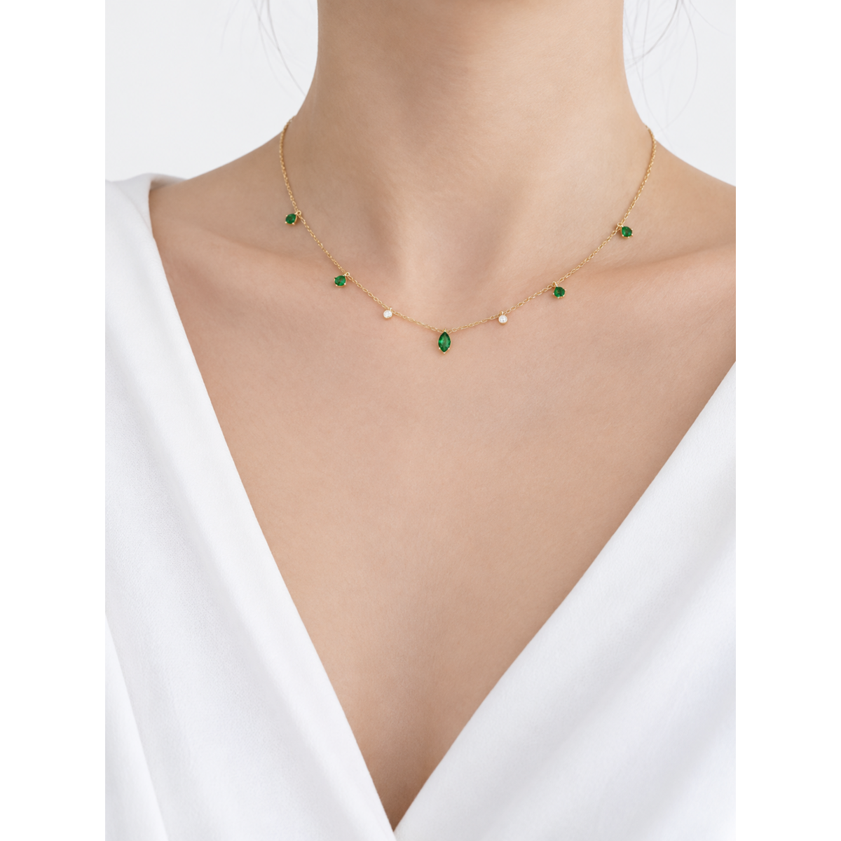 Vintage Emerald Dewdrop Delicate Necklace