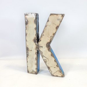Letter "K" gemaakt van gerecyclede olievaten | 22 of 50cm | verschillende kleuren