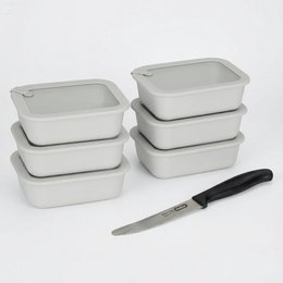  A set of 6 gray meal cubes with a free universal table knife in black. The meal cubes are made of durable plastic and are suitable for storing and transporting food. The set is ideal for meal prepping, packing lunches, or organizing the refrigerator.