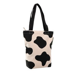  Durable tote bag made from recycled bed linen, featuring a cow print design and a zipper closure. Suitable for shopping and everyday use.