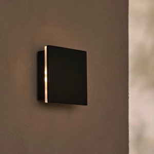 Lane Black draadloze wandlamp – Oplaadbare en dimbare lamp van natuurlijk hout