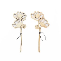 A pair of decorative wooden bouquet flowers with a poppy design, made of Pools grenen and Populier wood variants. The flowers have a natural, minimalist style with a delicate, floral shape.