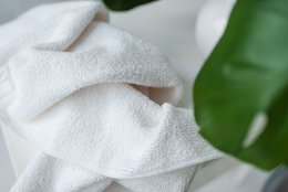 Asciugamano per il corpo in spugna di canapa di colore bianco