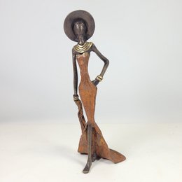 Bronze sculpture "Femme élégante with chapeau" by Soré | different sizes and colors