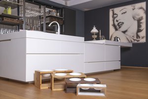 Kubus, dog & cat feeding stand