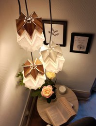 Małe zawieszenie Origami Design z papieru i drewna ekologicznego