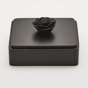 Doos in zwart gelakt hout en keramiek 20cm - Black Rose 20cm