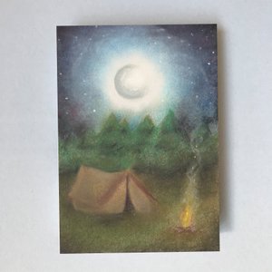 Märchenhafte Waldorfkarte „Camping“.