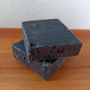 Activated carbon soap, palm oil free