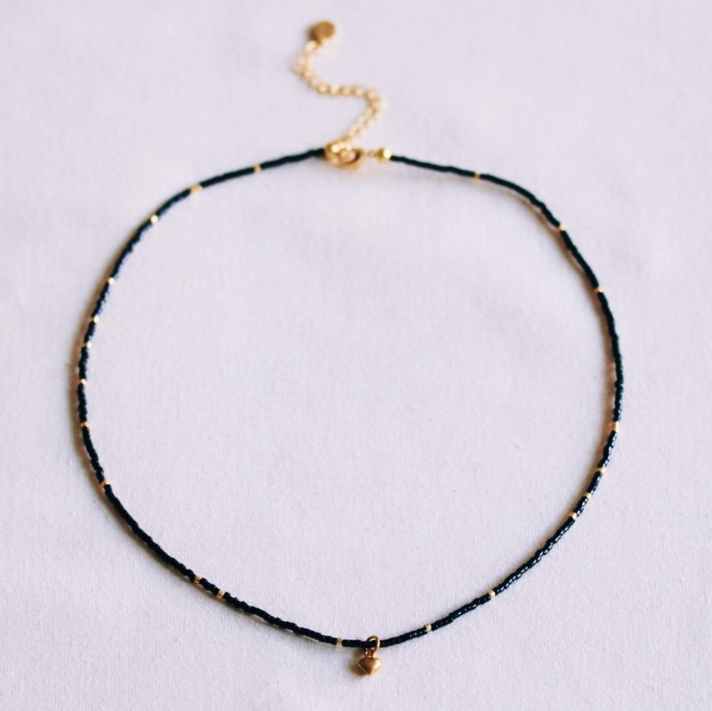 Miyuki chain with mini heart – black/gold-plated