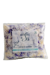 Fleur de Sel de Guérande seasoning with blueberry and lemon petals, a unique blend of premium sea salt and natural flavors.