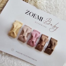  Pink and gold hair clips with floral designs. Suitable for kids.