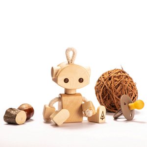 Titi Süße Roboter-Schwester aus Holz