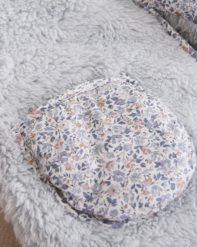 Girl's gray faux fur coat with flower pockets P129-11607211