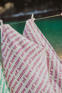 UNI 7 Bandana in purple "SUMMER OF LOVE" printed cashmere