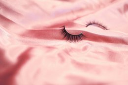 Lovely Lashes Deluxe Kit mit schwarzem Eyeliner