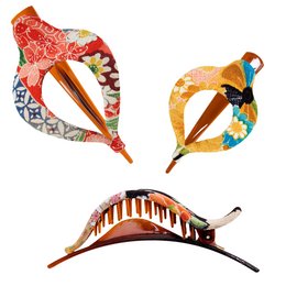 Decorative hair clips made of colorful kimono fabric in the shape of a swallow. Available in large and small sizes.