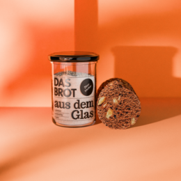 Cinnamon-flavored bread mix in a jar, 200g. Contains wheat flour, sugar, cinnamon, and other natural ingredients.