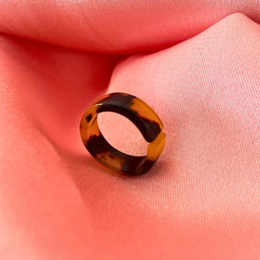 Tortoiseshell-patterned acrylic ring with a rounded, stackable design.