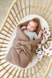 Soft, cozy muslin baby wrap in various neutral colors including peanut, milky white, berry, and mocca. Ideal for swaddling newborns.