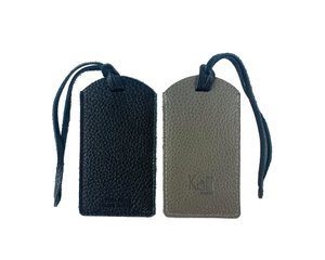K0041AFB | Made in Italy two-tone luggage tag in genuine full-grain leather, dollar grain - Black/Grey color - Dimensions: 6.5 x 12 cm - Packaging: rigid bottom/lid Gift Box